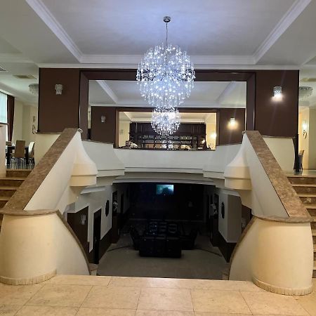 Albert Hotel โปลเยชต์ ภายนอก รูปภาพ