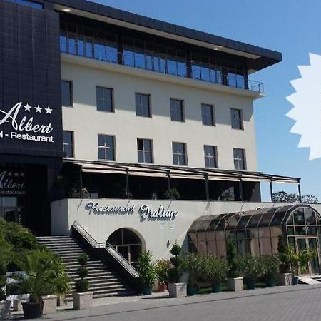 Albert Hotel โปลเยชต์ ภายนอก รูปภาพ
