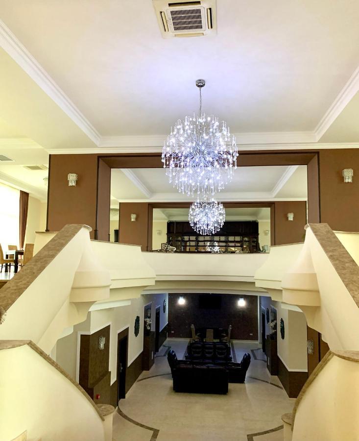 Albert Hotel โปลเยชต์ ภายนอก รูปภาพ