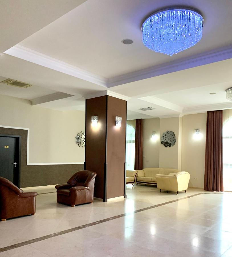 Albert Hotel โปลเยชต์ ภายนอก รูปภาพ
