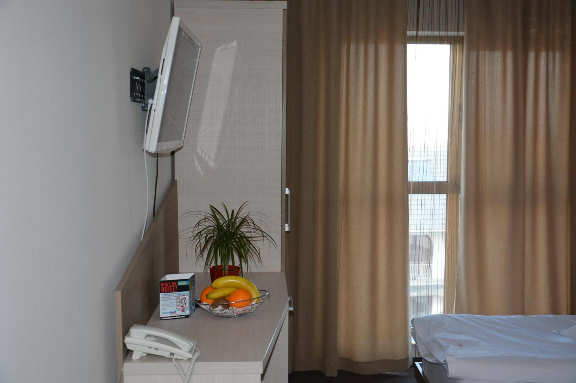 Albert Hotel โปลเยชต์ ห้อง รูปภาพ