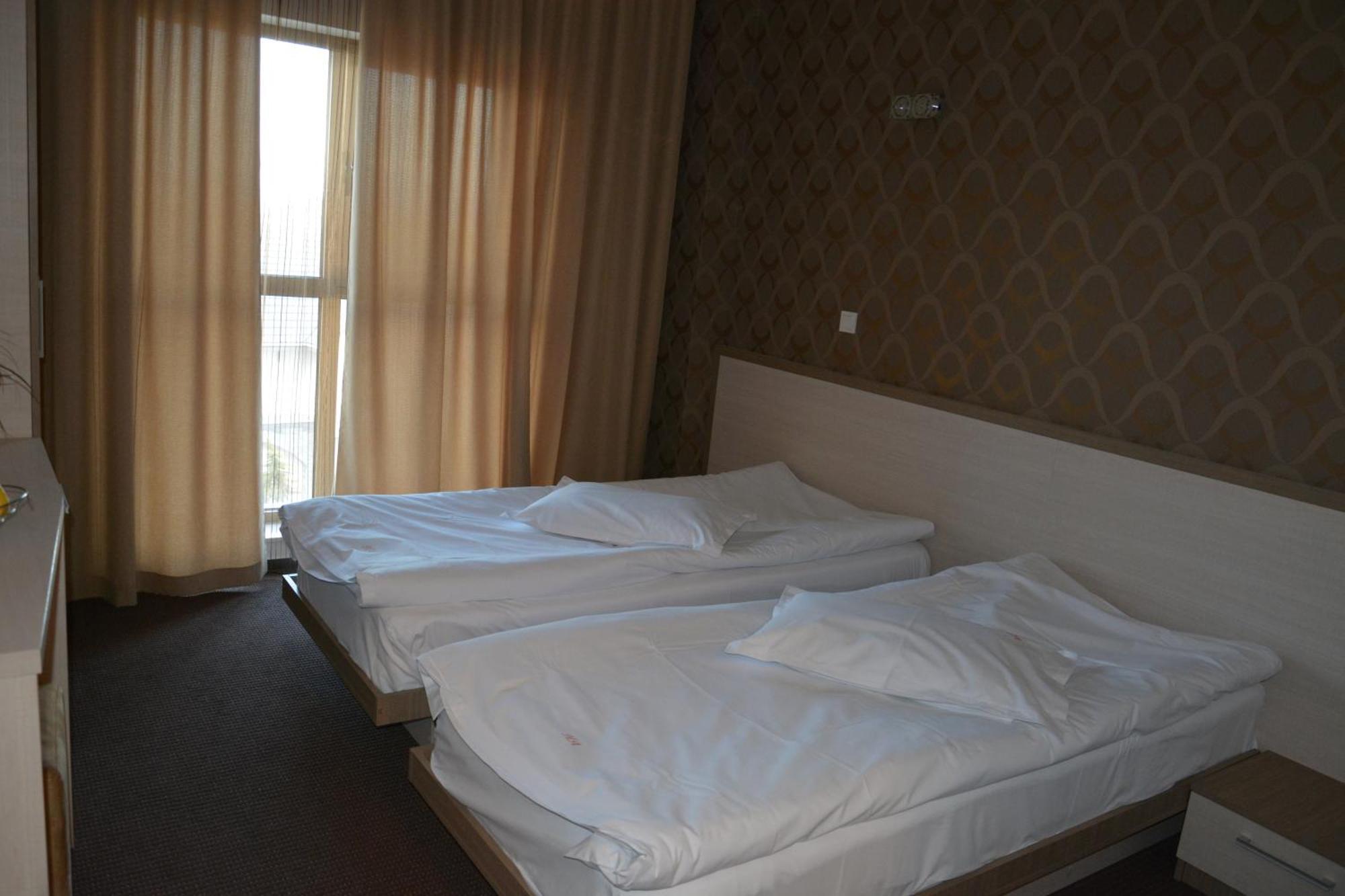 Albert Hotel โปลเยชต์ ห้อง รูปภาพ