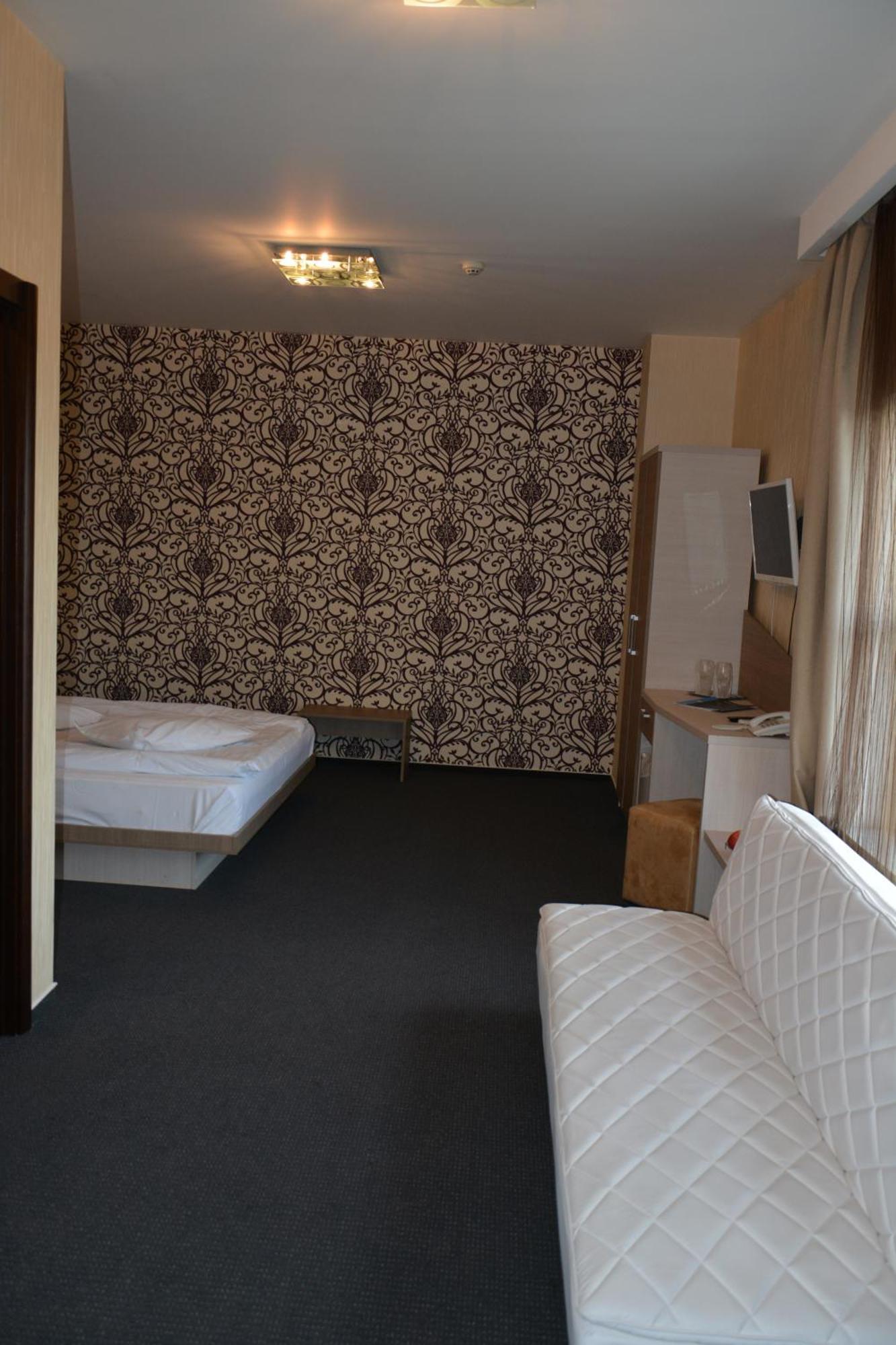 Albert Hotel โปลเยชต์ ห้อง รูปภาพ