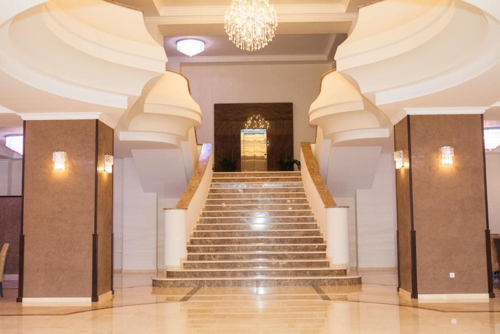 Albert Hotel โปลเยชต์ ภายนอก รูปภาพ