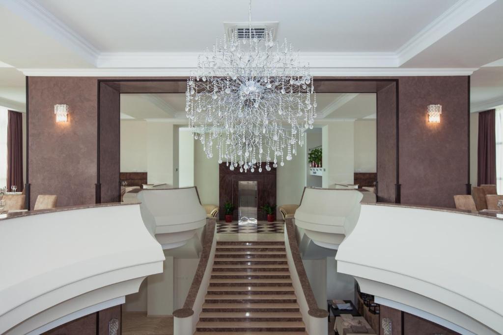 Albert Hotel โปลเยชต์ ภายนอก รูปภาพ